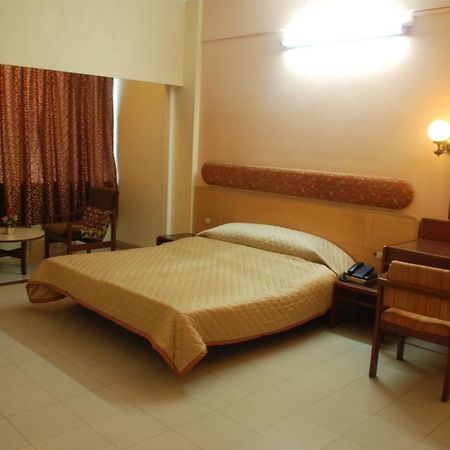 Hotel Raviraj Pune Exterior foto
